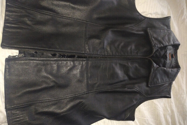 Danier leather vest xl in Women's - Tops & Outerwear in Oshawa / Durham Region