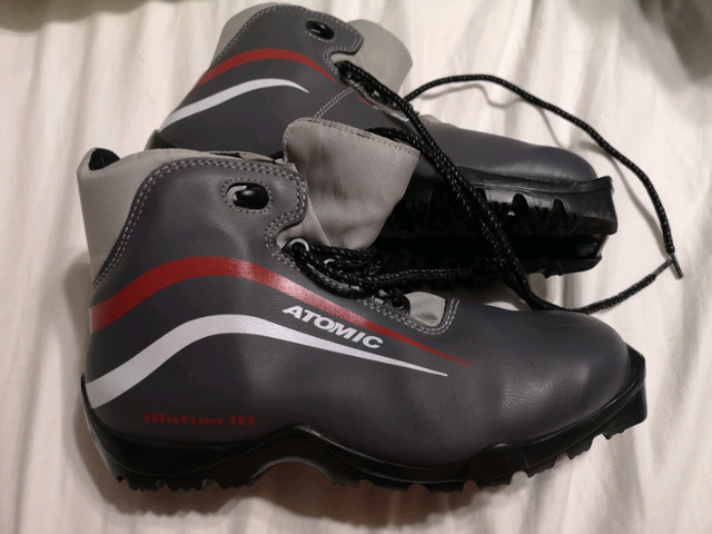 CROSS COUNTRY SKI BOOTS SNS PROFIL SIZE 41 MENS 7.5 WOMENS 9-9.5 in Ski in Barrie