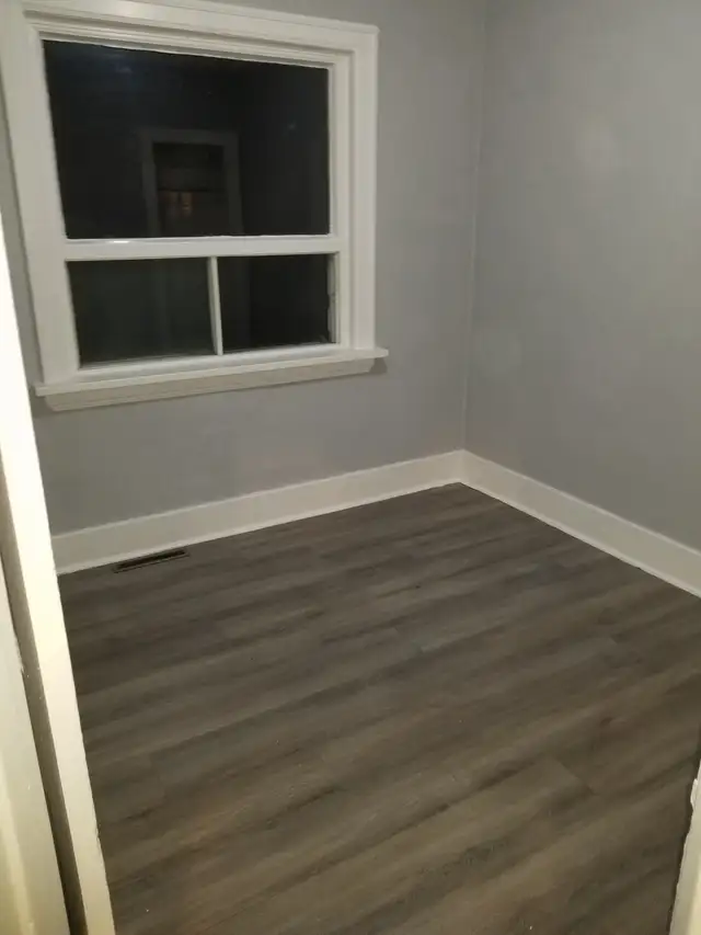 2 Bedroom house in Old St Vital in Long Term Rentals in Winnipeg - Image 8