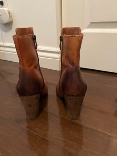 Vince Camuto Brown Leather Booties & Mens Black Cowboy boots in Women's - Shoes in Mississauga / Peel Region - Image 3