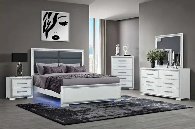 bedroom set in Beds & Mattresses in City of Montréal - Image 2