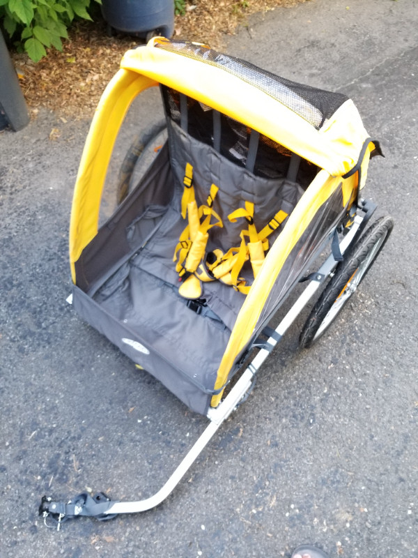 Remorque de vélo à 2 sièges pour enfants. dans Poussettes, porte-bébés et sièges d'auto  à Laval/Rive Nord - Image 2