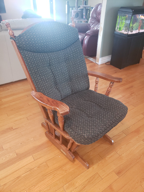 Glider Motion Dutailier rocking chair in Chairs & Recliners in Moncton