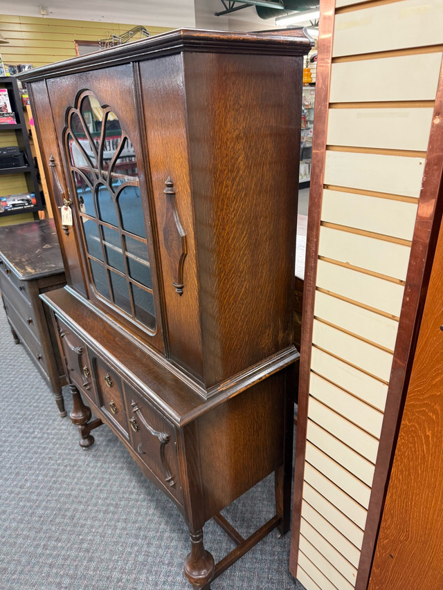 really nice solid wood display cabinet  in Hutches & Display Cabinets in Edmonton - Image 3