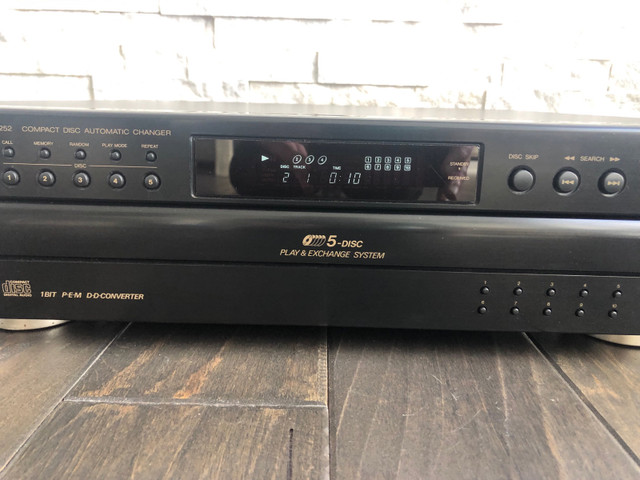 JVC 5-DISC CD PLAYER  in Stereo Systems & Home Theatre in La Ronge