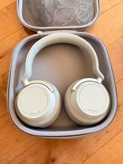 Surface 2 Headphones w/ case, View more