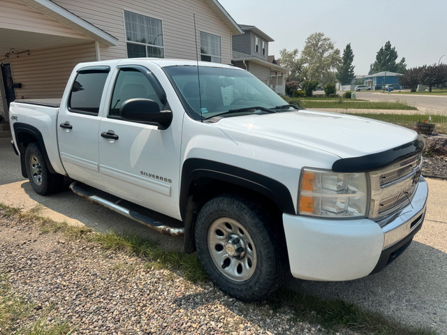2011 chev Silverado  in Cars & Trucks in Lethbridge