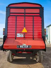 Meyers Front and rear unload forage wagons