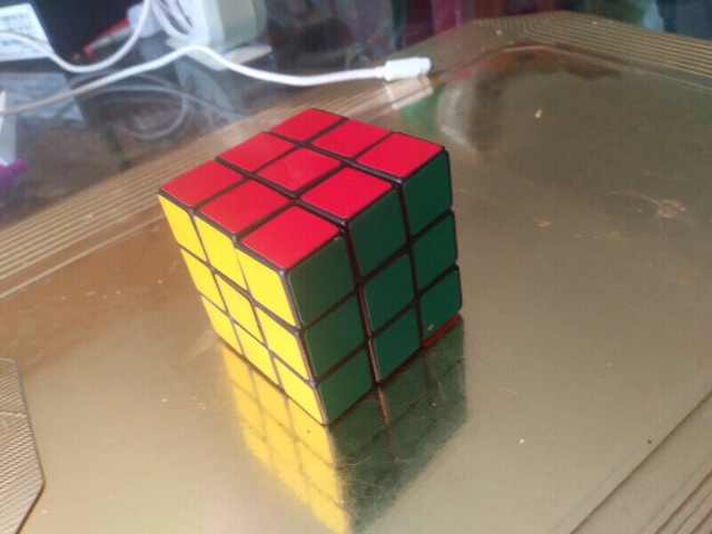 Cubique   cubik j' en ai 3 à   5$   chacun tel au  819 536-5362 dans Jouets et jeux  à Shawinigan