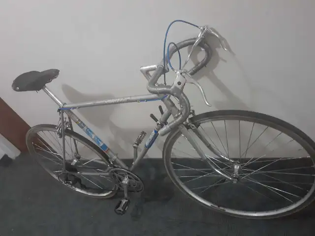 Raleigh Grand Prix Bike in Road in Kingston - Image 4