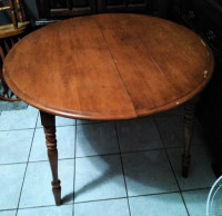 Beautiful Maple Table 4-6 seater  