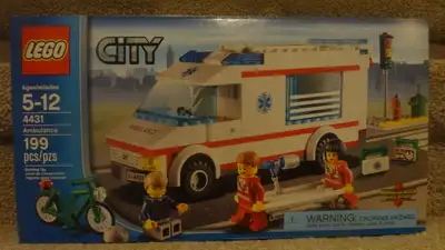 Some amazing classic play value from 2012 Includes two paramedic minifigures and a patient - all are...