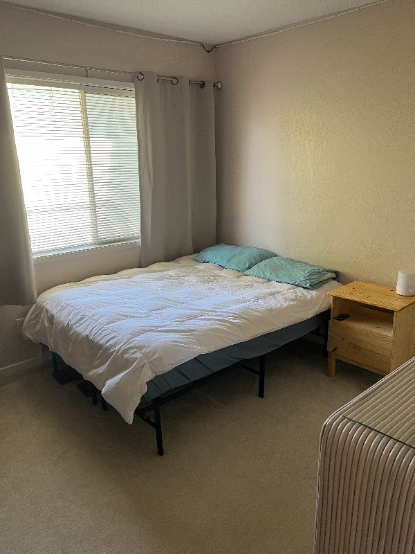 Looking for a Roommate/Room for Student 1100/month Room Rentals