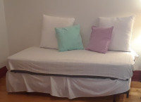 Lit simple / Single bed (matelas, sommier et linge de lit)