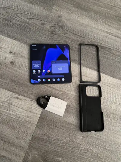 Google Pixel 9 Pro Fold 256GB - Case, View more