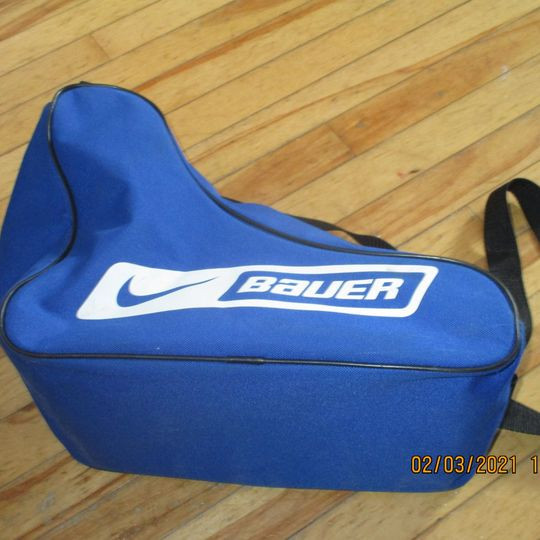SPORTS AND SKATE BAGS PRICE FIRM CASH ONLY KELLIGREWS  PIC UP in Hockey in St. John's - Image 4