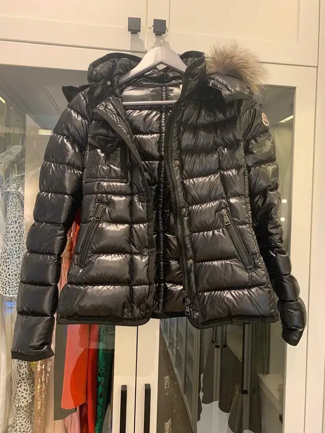 Moncler Armoise Short Down Jacket in Women's - Tops & Outerwear in City of Toronto - Image 3