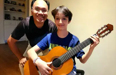 Cours de guitare personnalisés pour mieux jouer l'instrument - Les cours peuvent être cédulés de man...