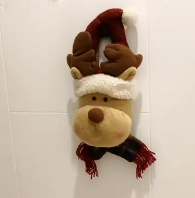 Décoration de Noël à suspendre – Renne en peluche (18"), View more