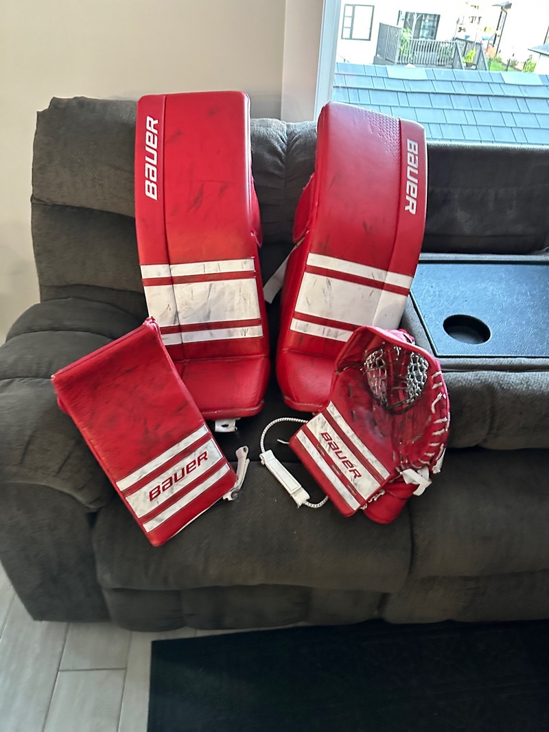 Bauer GSX 32+ Pads and Matching Trapper/Blocker Hockey Moncton Kijiji