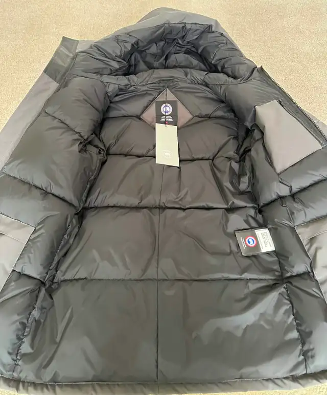 Canada Goose Chateau Men's Parka (Small) - New in Men's in Calgary - Image 5