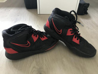 Kyrie Infinity Basketball shoes - size 7Y