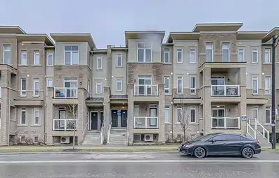 Beautiful Stacked Townhouse near Brock Road and Taunton. 2 Spacious Bedrooms , Master Comes With A 4...
