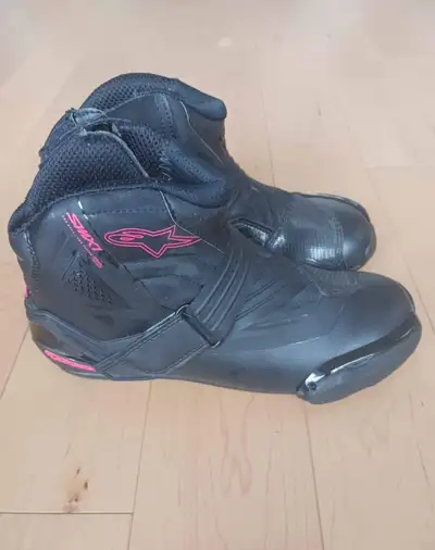 Bottes moto alpinestar très peu porté trop grande grandeur voir photo