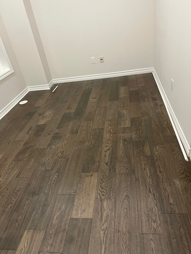 **ENGINEERED HARDWOOD !! VINYL !! LAMINATE FLOORING** Floors & Walls