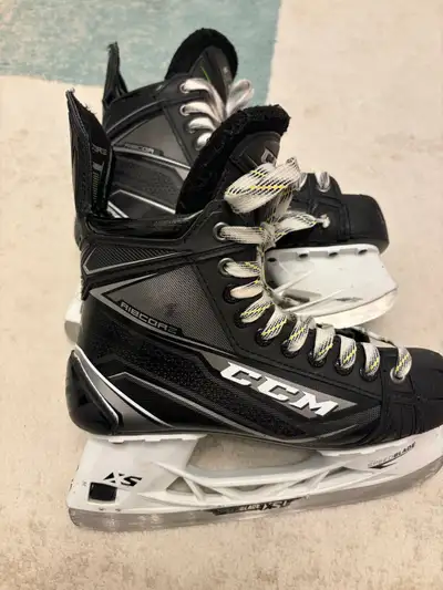 CCM Ribcor Titanium hockey skates size 6 D, View more