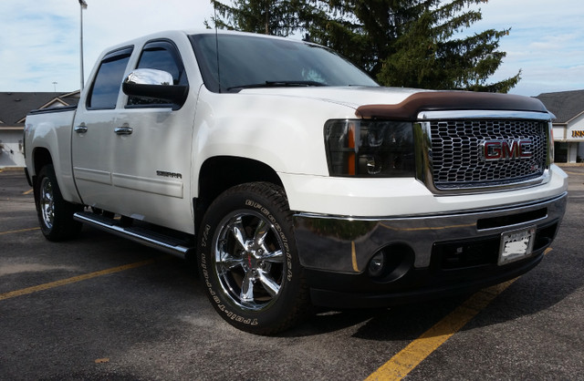GMC Sierra Z71 4x4 Crew Cab - Very Low KM, Original Owner. in Cars & Trucks in Barrie - Image 2