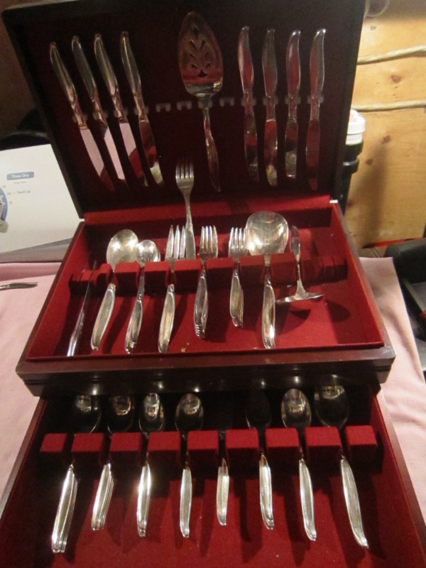 SWEEP silverware set for 8 in Arts & Collectibles in Corner Brook - Image 2
