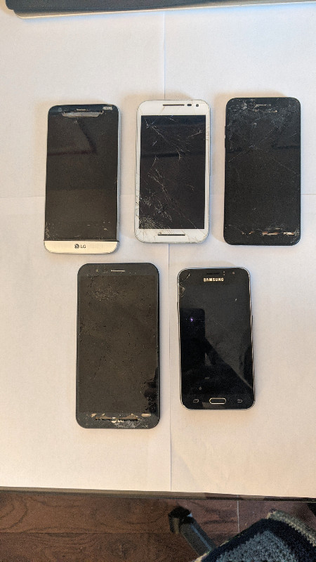 5X Android phones for parts / repair in Cell Phones in Hamilton - Image 3