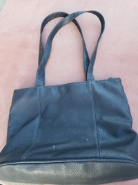 Black leather women purse in mint condition