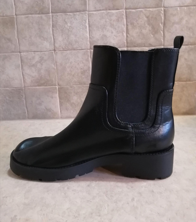 OLD NAVY Faux Leather Chelsea Boots - Size 10 in Women's - Shoes in Bedford - Image 2