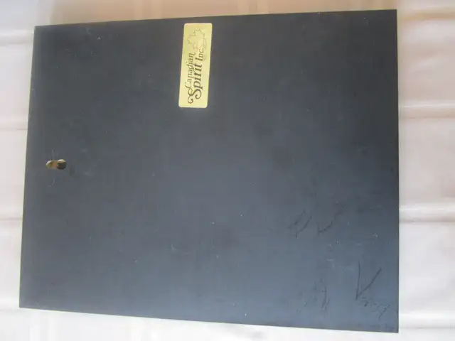 Document/Photo Holder/Frame in Home Décor & Accents in St. Albert - Image 4