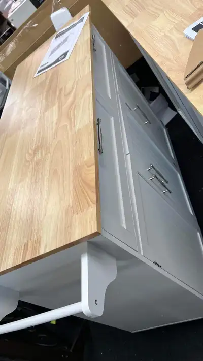 Brand new assembled or in 2 boxes for easy transportation • Simple modern design, fit into kitchen a...