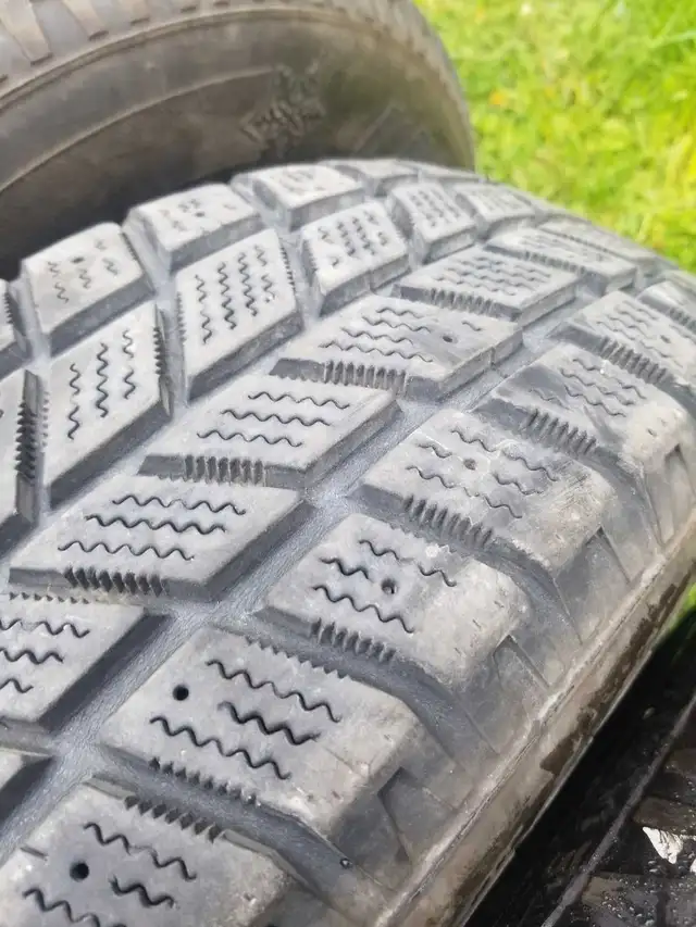 205 75 15 Like New Snow Winter tires  in Tires & Rims in Oshawa / Durham Region - Image 5