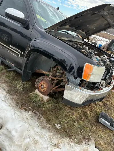 7-13 gmc parts Rust free box Rust free pasenger fender Drivers fender is dented up but 0 rust Lots o...