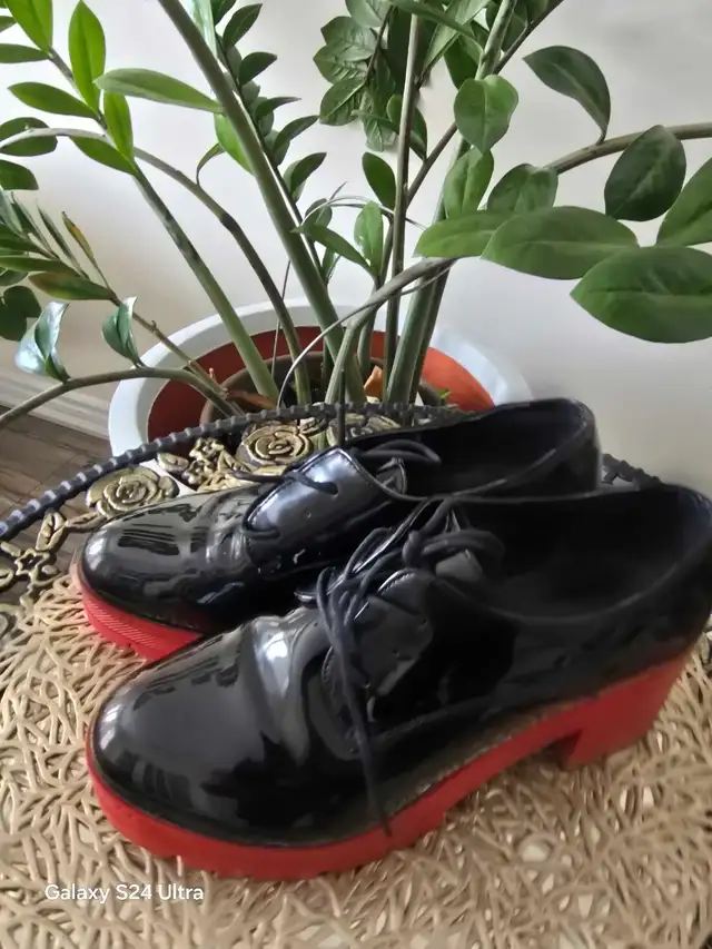 Women's patent leather boots39 size(38.5) in Women's - Shoes in Barrie - Image 3