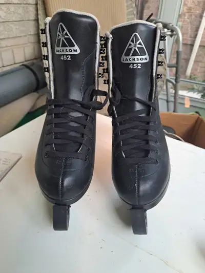 Youth ice skating size # 5, View more