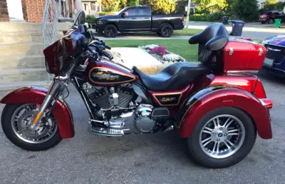 This is not a kit. 2010 Harley street glide built for only 2 years. 103 engine 6 speed. Metallic red...