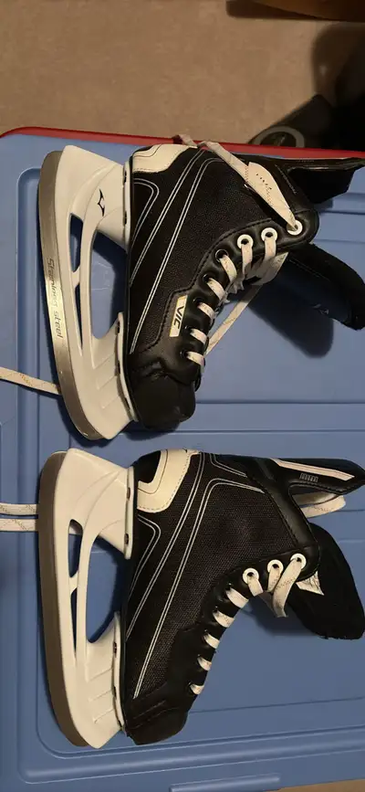 Vic Wind 3000 Youth Hockey Skates Size 2, View more