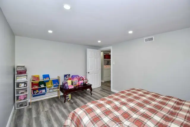 3 bedroom basement with separate entrance in Long Term Rentals in Oshawa / Durham Region - Image 4