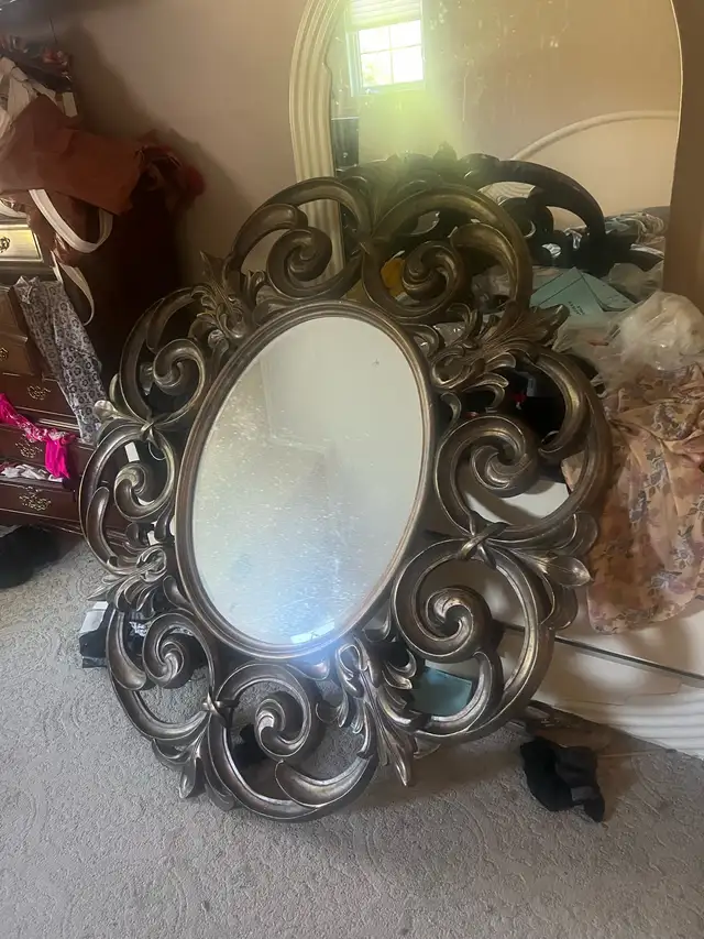 very large mirror with wood flower around  in Home Décor & Accents in Oakville / Halton Region - Image 2