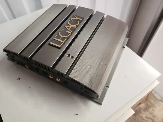 LEGACY LA300 2/1-CHANNEL POWER AMPLIFIER62863271897603122