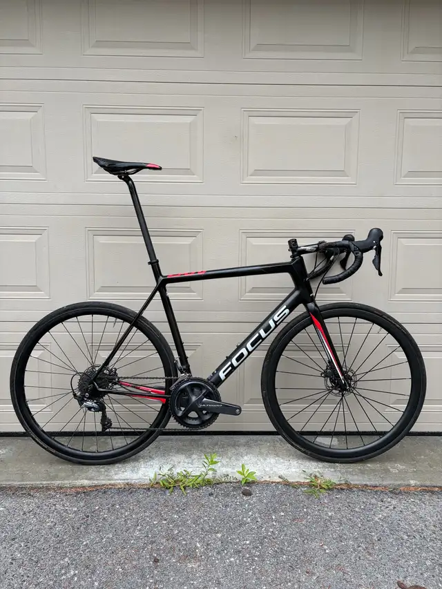 Focus Cayo Disk Full Carbon Road bike in Road in Ottawa - Image 9