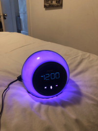 Réveil matin Ihome color-changing Bluetooth radio