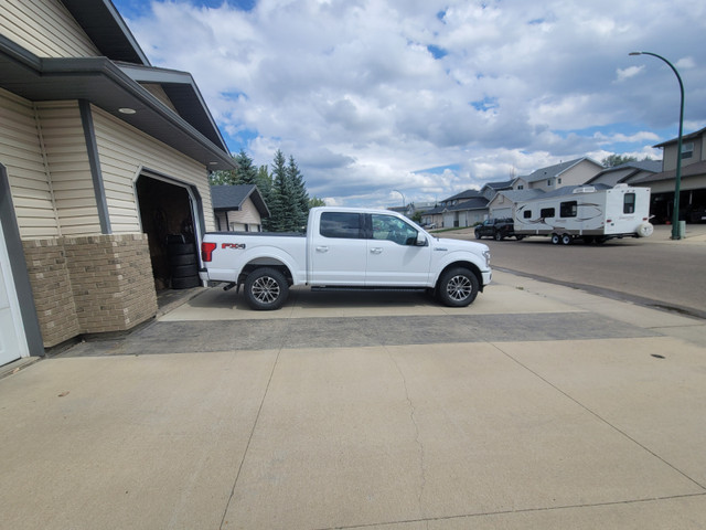 2019 f150 lariat loaded but no sunroof has 5 0 coyote engine. in Cars & Trucks in Medicine Hat - Image 4