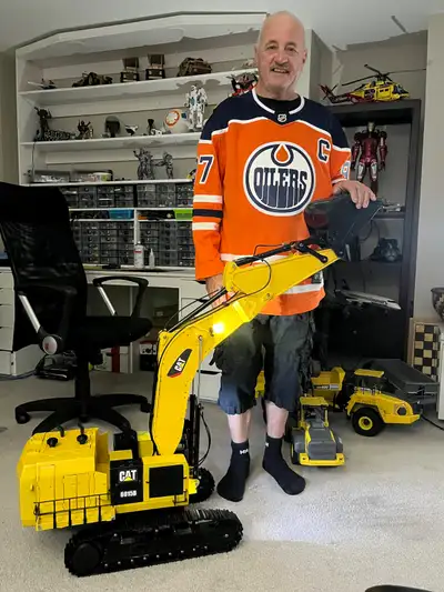 These butties are all Remote control not a kids toy All 3 d printed a Excavator is all oil operated...